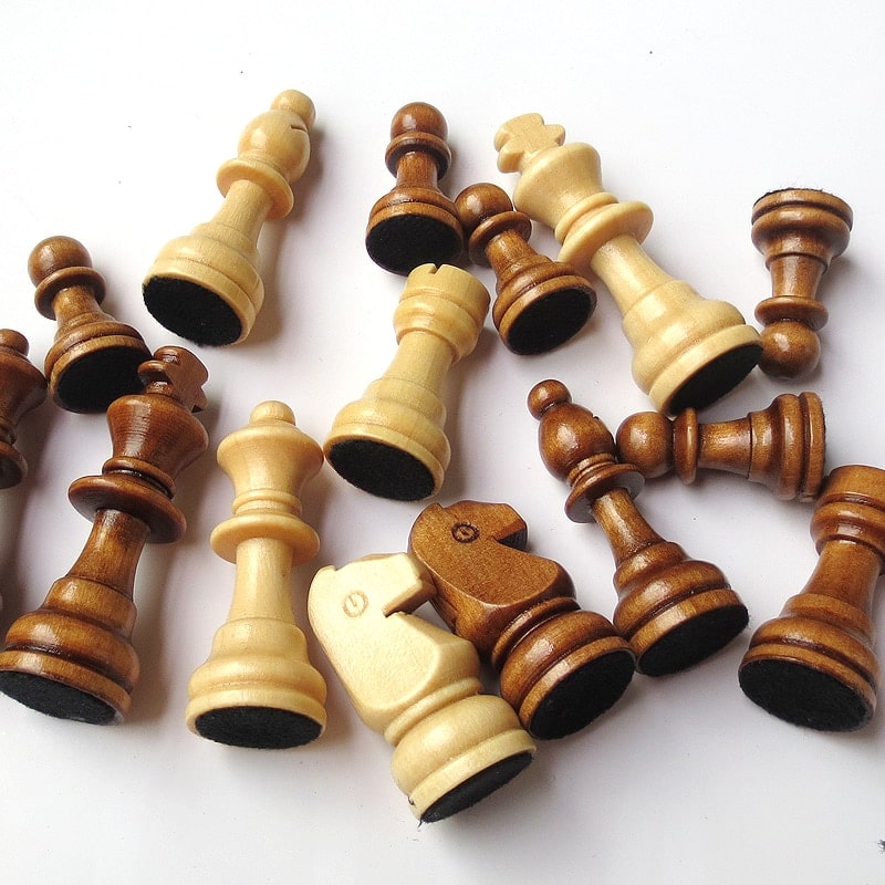 Jeu d'échecs en bois avec grand plateau magnétique pliant 34 pièces