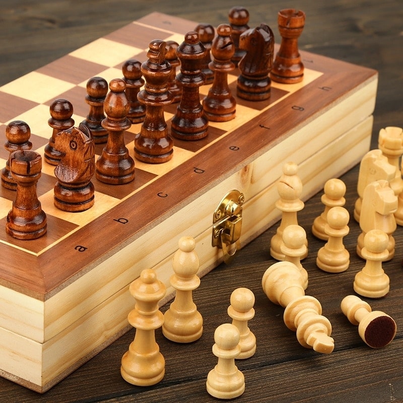 Jeu d'échecs en bois avec grand plateau magnétique pliant 34 pièces
